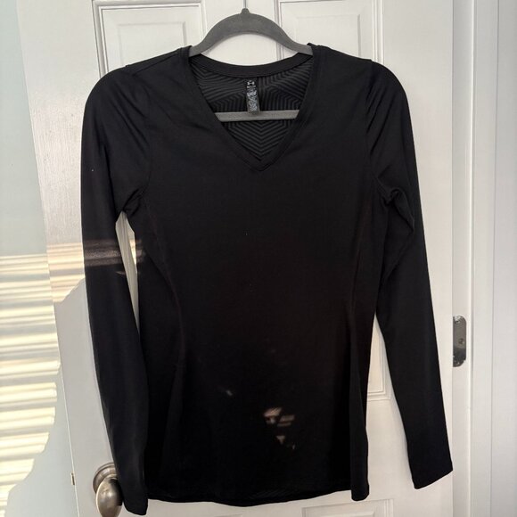 Under Armour Black Long Sleeve Athletic Top - Picture 1 of 2